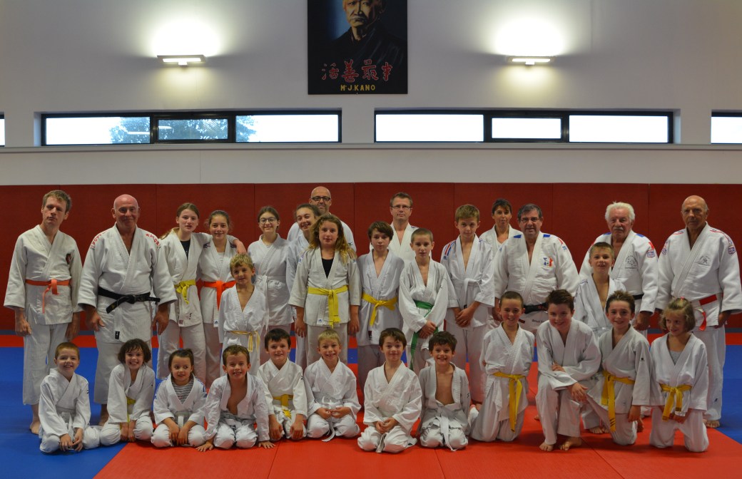 Les jeunes et les adultes séance du mardi 1er octobre 2019.jpg