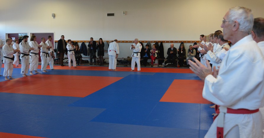 Robert salue Jean-Louis